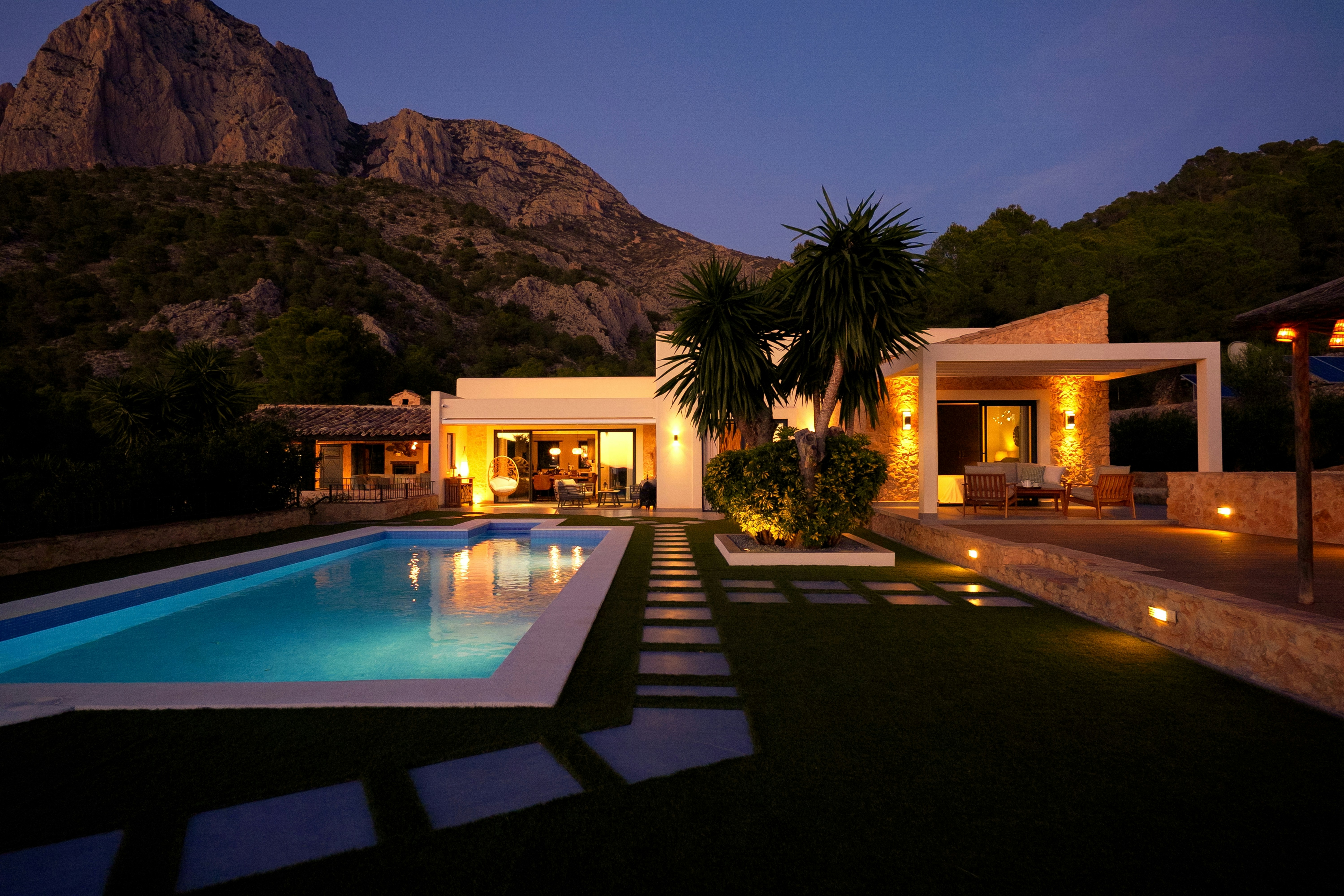 consultant domotique Var villa piscine extérieure jardin éclairage prestige Provence